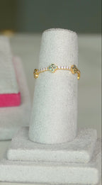 Anillo de eternidad con motivo floral