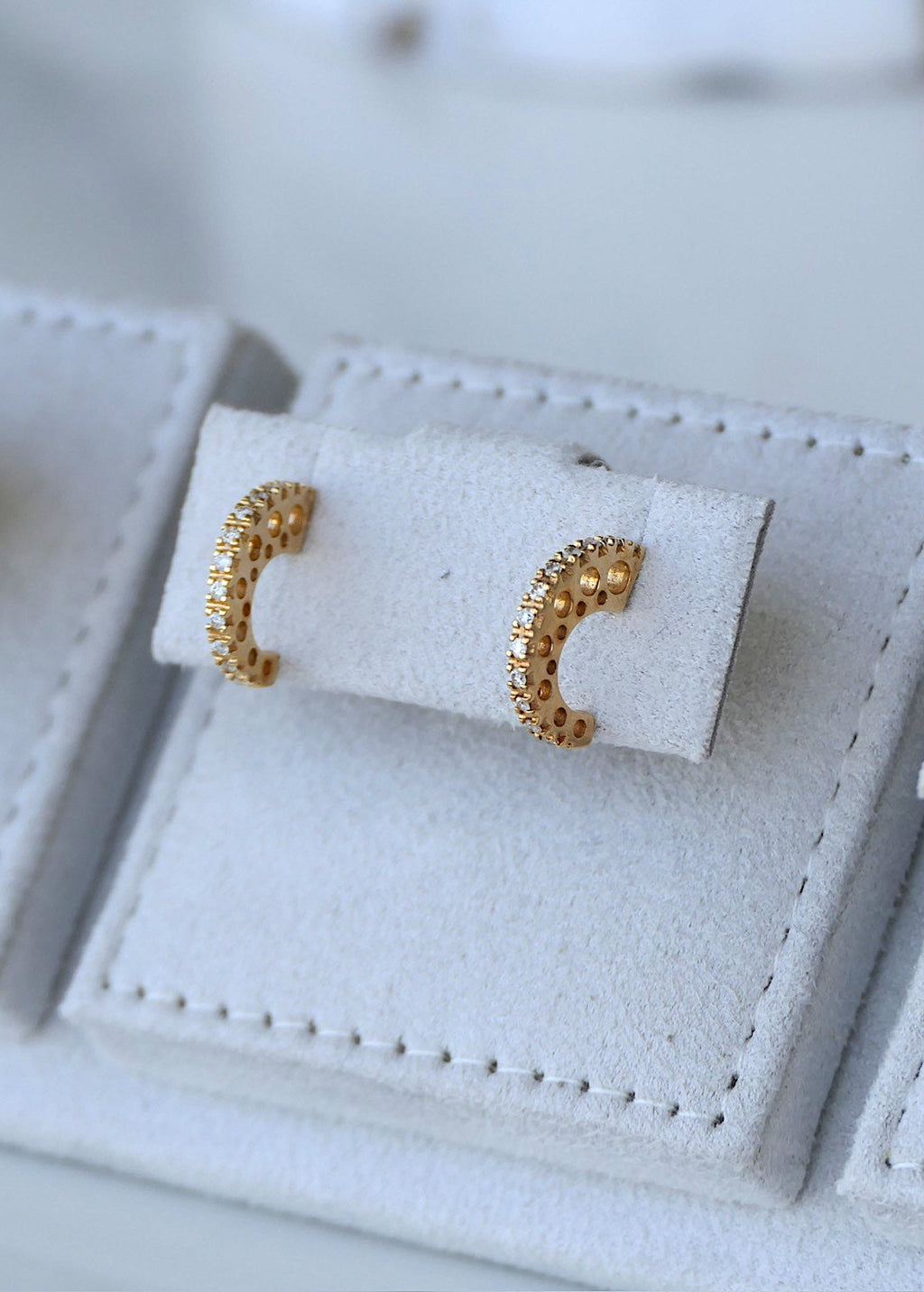 Golden Curve Pavé Earring