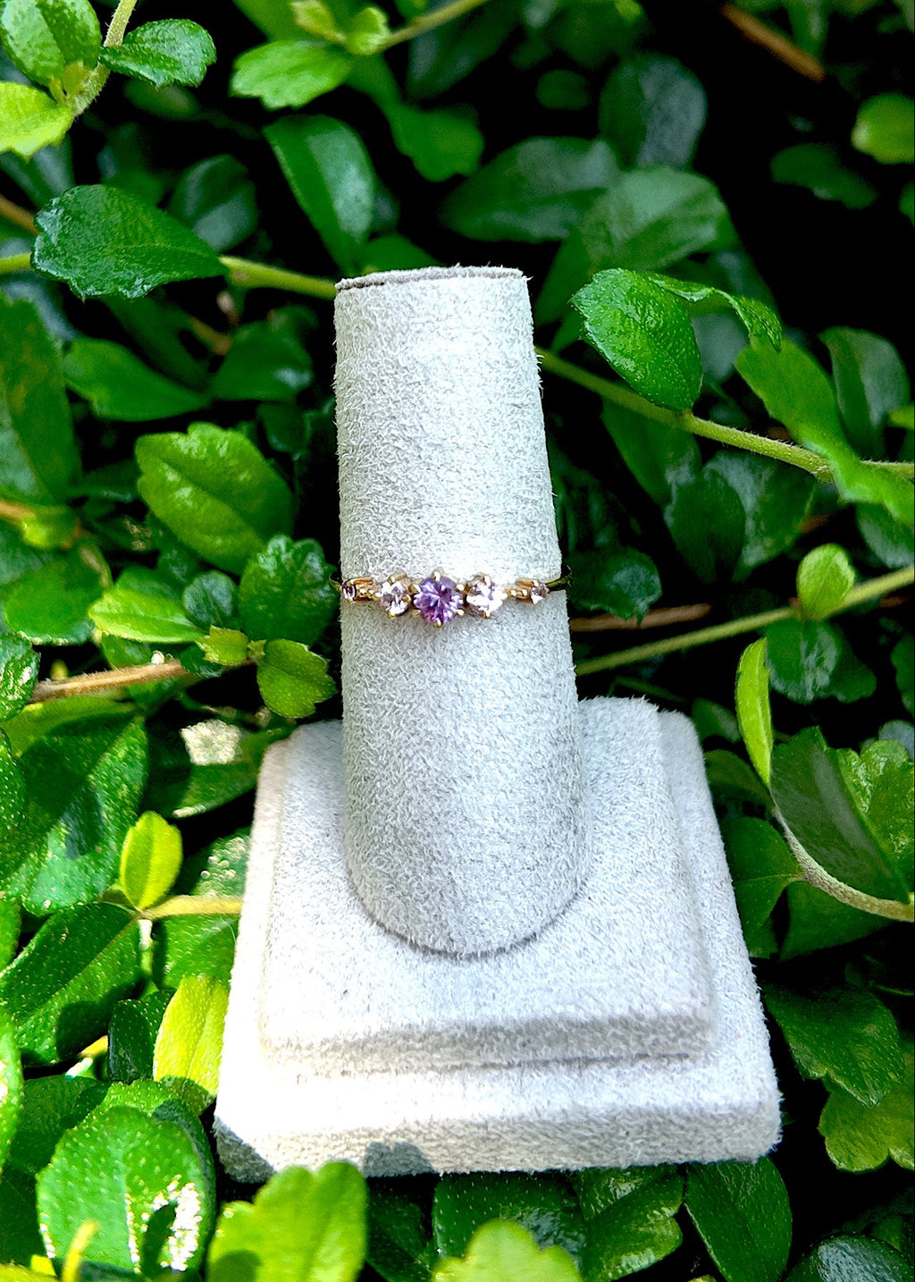 Anillo de cinco piedras en cascada