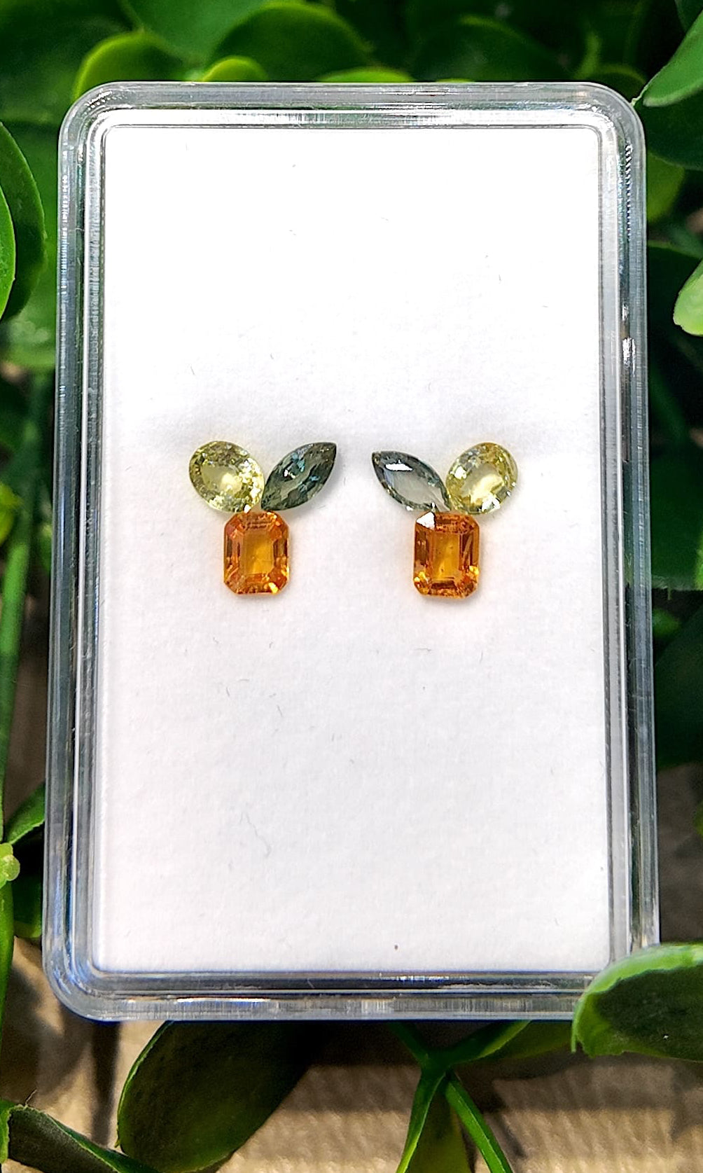 Par de pendientes de zafiro mandarina con forma de hoja